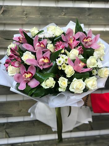 Букет цветов из: Розы и Хризантемы в Поселке Учхоза Александрова