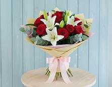Букет цветов из:  Лилии и Розы в Поселке Учхоза Александрова