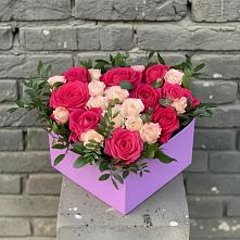 Цветочная композиция из Розы в коробке в Поселке Учхоза Александрова