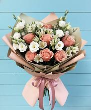 Букет цветов из:  Розы, Альстромерии и Лизиантусы в Поселке Учхоза Александрова