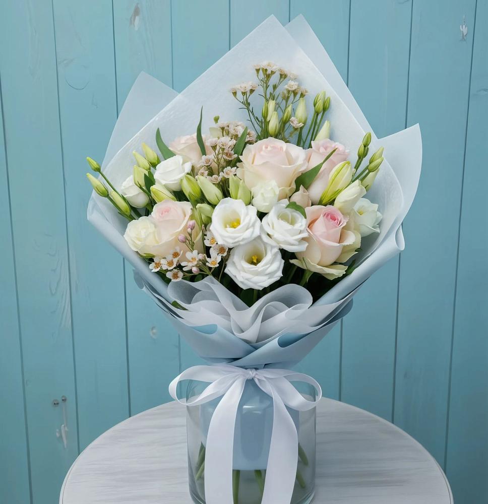 Букет цветов из: Розы и Лизиантусы в Поселке Учхоза Александрова