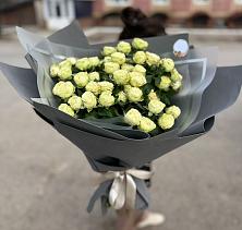 Букет Белые кустовые розы Солинеро в Поселке Учхоза Александрова
