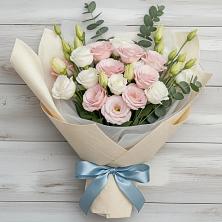 Букет цветов из:  Лизиантусы в Поселке Учхоза Александрова