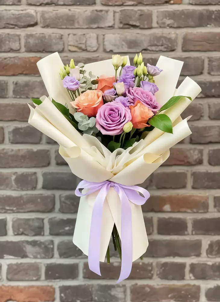 Букет цветов из: Лизиантусы и Розы в Поселке Учхоза Александрова