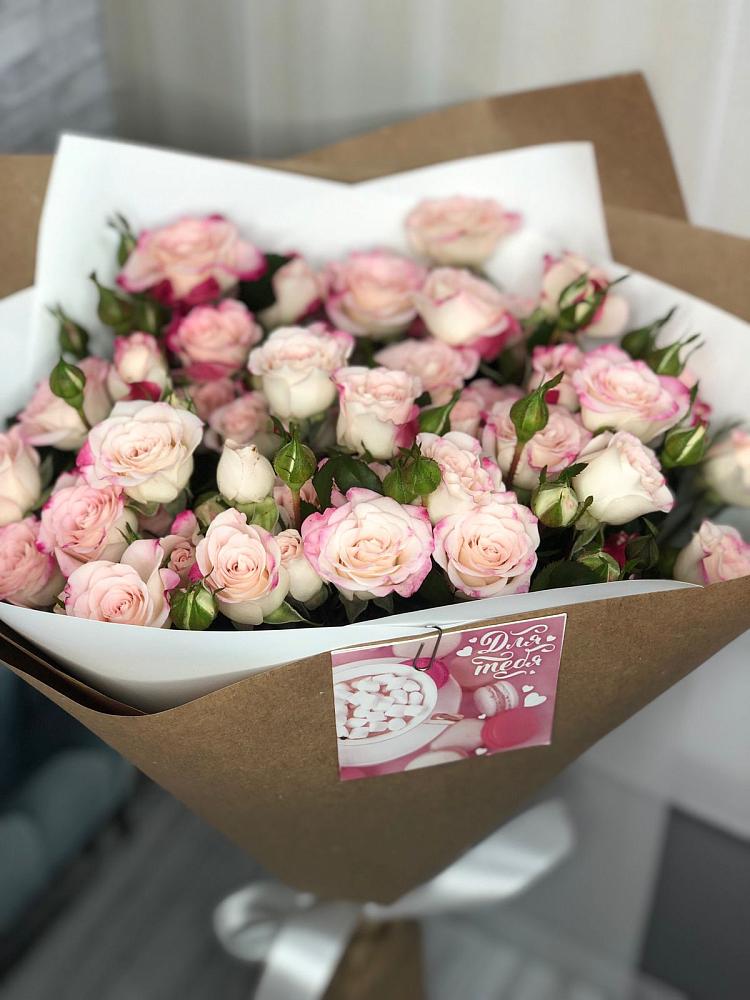 Букет цветов из: Розы в Поселке Учхоза Александрова