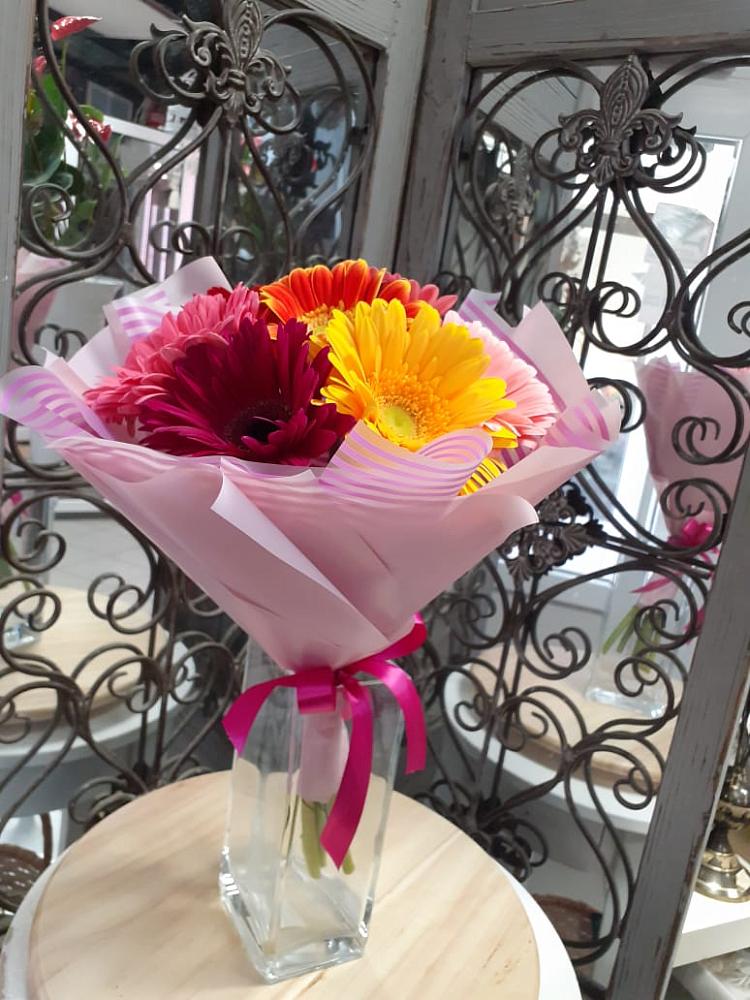 Букет цветов из: Герберы в Поселке Учхоза Александрова