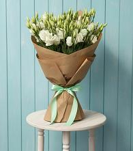 Букет цветов из:  Лизиантусы в Поселке Учхоза Александрова