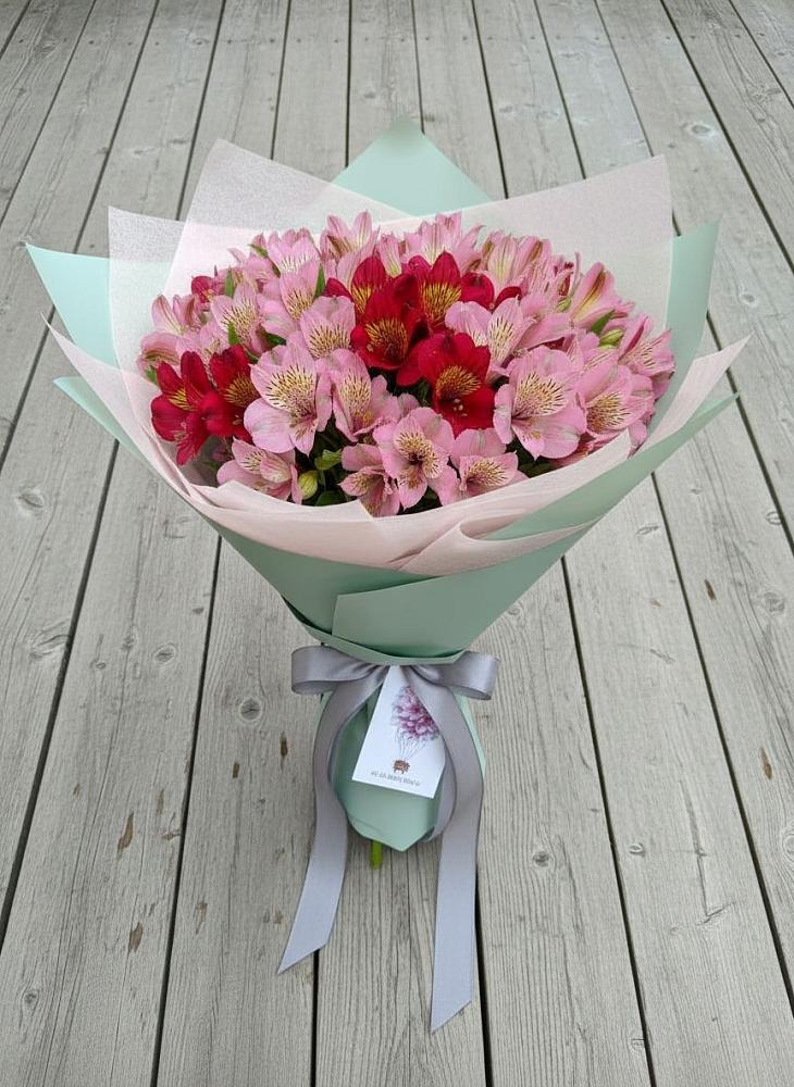 Букет цветов из: Альстромерии в Поселке Учхоза Александрова