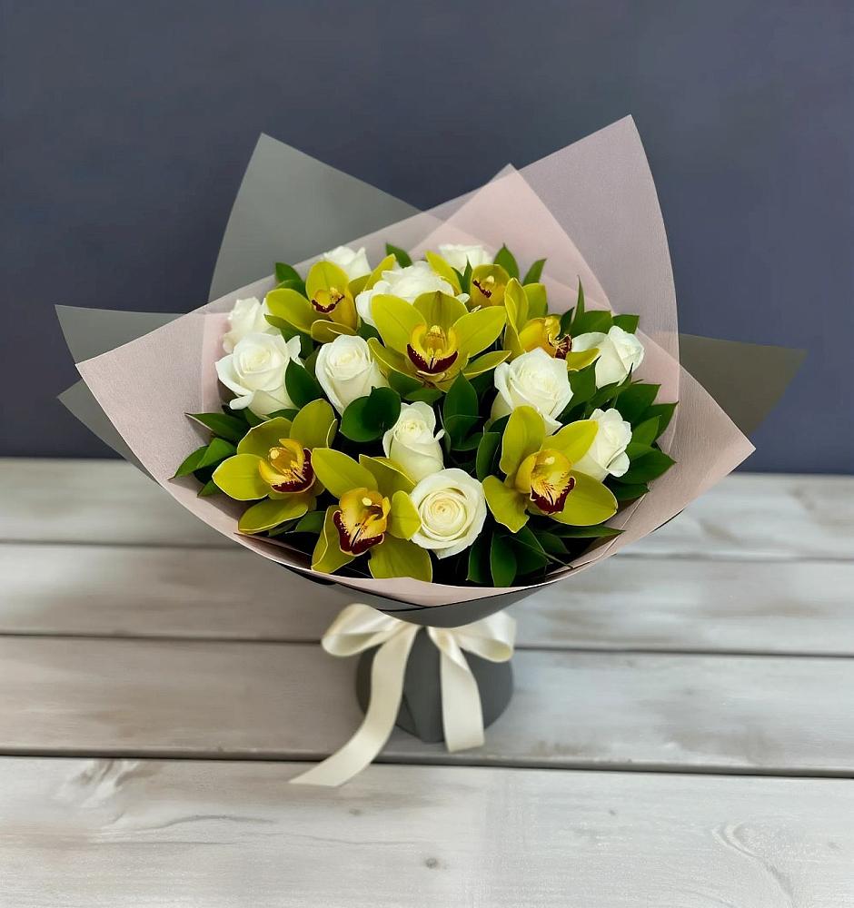 Букет цветов из: Орхидеи и Розы в Поселке Учхоза Александрова