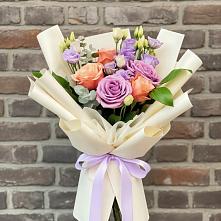 Букет цветов из:  Лизиантусы и Розы в Поселке Учхоза Александрова