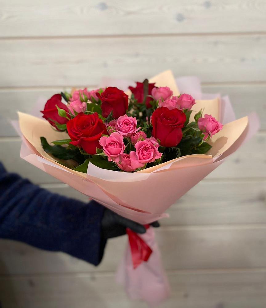Букет цветов из: Розы в Поселке Учхоза Александрова