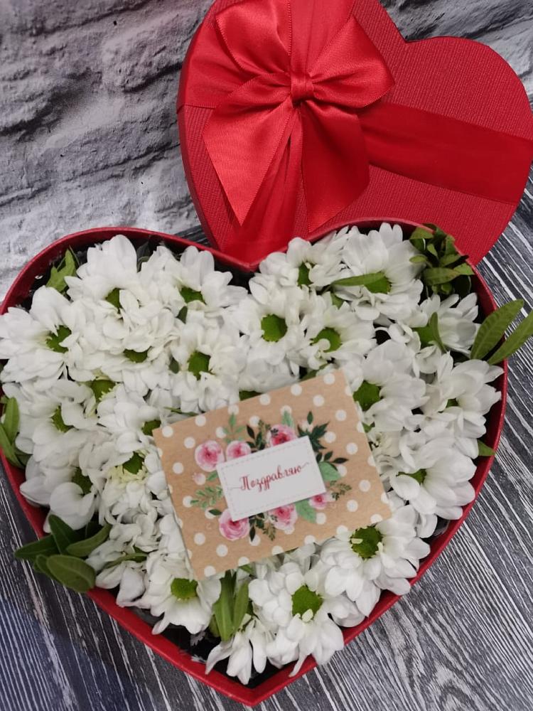 Цветочная композиция из Хризантемы в виде сердца в Поселке Учхоза Александрова