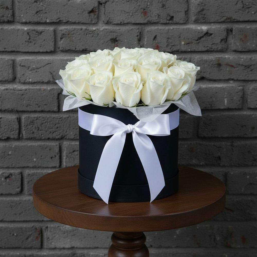 Цветочная композиция из Розы в шляпной коробке в Поселке Учхоза Александрова