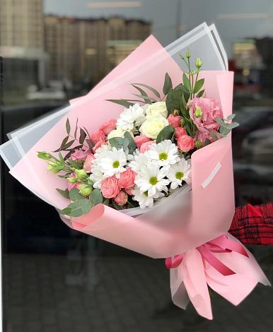 Букет цветов из: Розы, Лизиантусы и Хризантемы в Поселке Учхоза Александрова