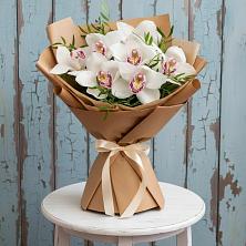 Букет цветов из:  Орхидеи и Розы в Поселке Учхоза Александрова