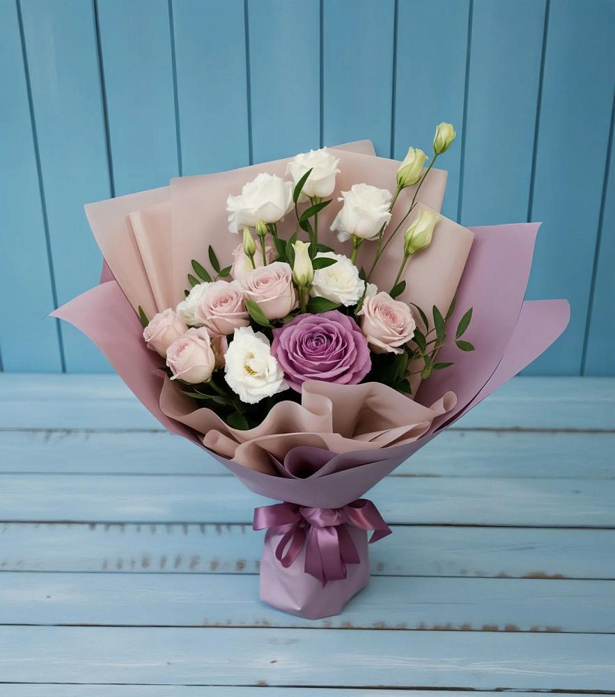 Букет цветов из: Розы и Лизиантусы в Поселке Учхоза Александрова